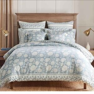Levtex Home Adare Blue Reversible Queen Duvet Cover Set (90x94in) 2 Pillowcases